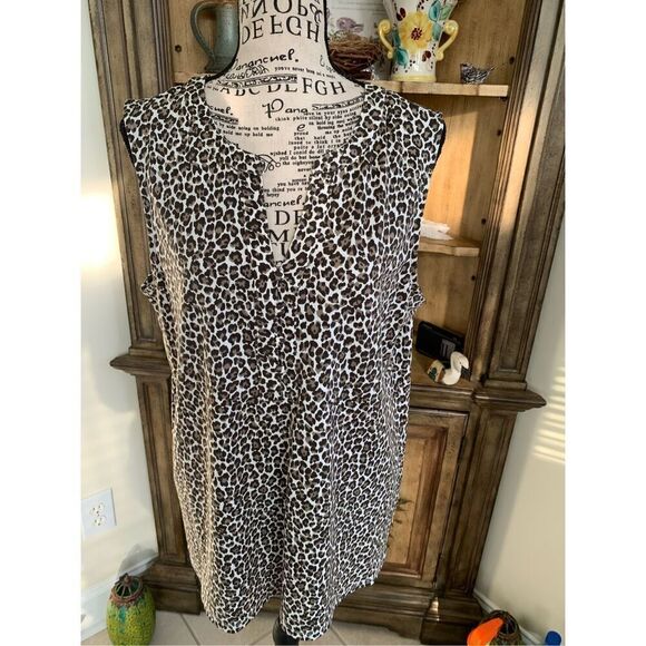 Animal Print Sleeveless Blouse - Picture 1 of 6